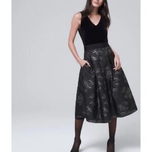 ❌sold❌WHITE HOUSE BLACK MARKET BLACK SILVER FLOWERS MIDI LAYERED SKIRT SIZE 14